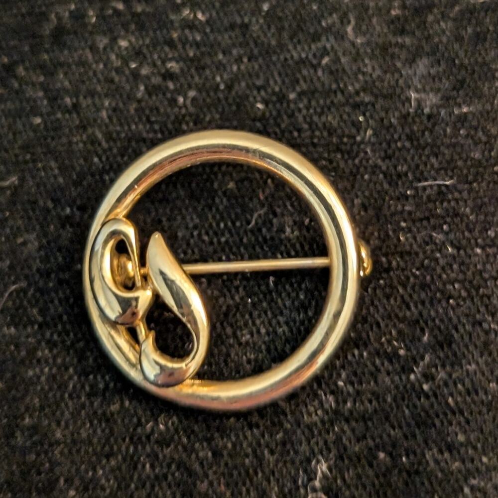 Vintage Gold Tone Circle Pin